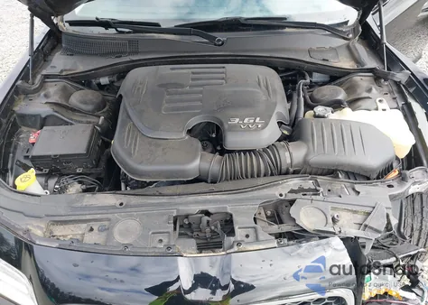 2018 Chrysler 300 Touring z USA, uszkodzony, nr VIN 2C3CCAAG0JH211402